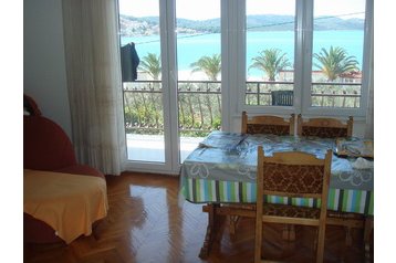 Kroatia Privát Okrug Gornji, Eksteriør